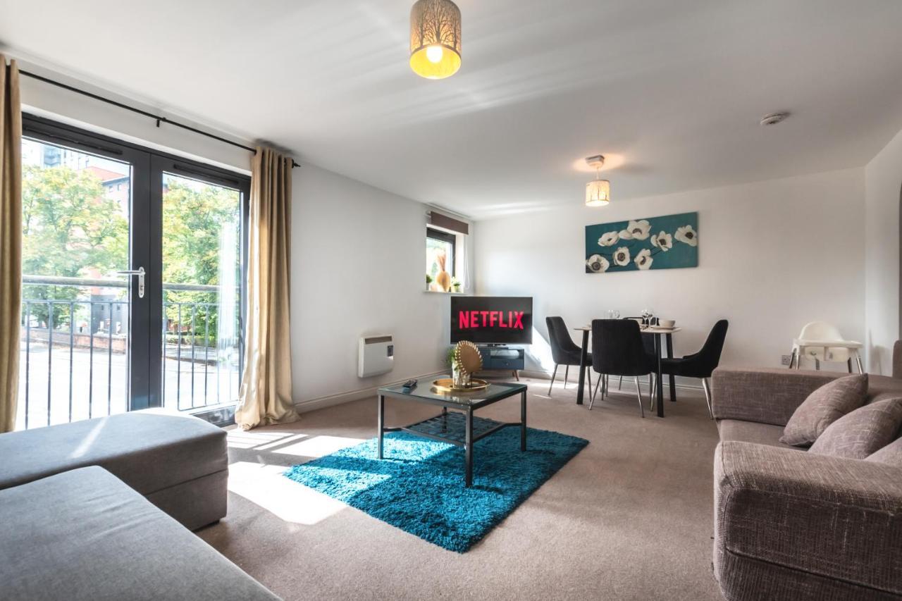 Spacious Comfort Haven: 2-Bed Smart Stay with Free Parking Southampton Exterior photo