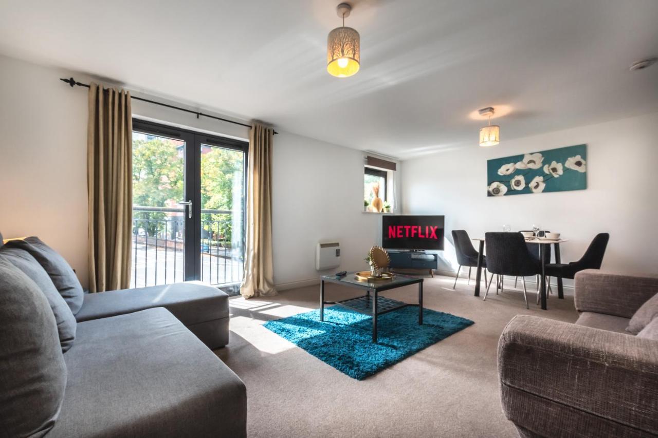 Spacious Comfort Haven: 2-Bed Smart Stay with Free Parking Southampton Exterior photo