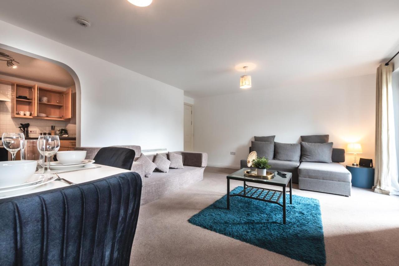 Spacious Comfort Haven: 2-Bed Smart Stay with Free Parking Southampton Exterior photo