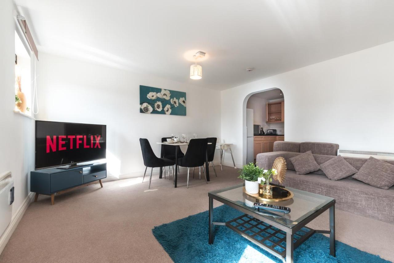 Spacious Comfort Haven: 2-Bed Smart Stay with Free Parking Southampton Exterior photo