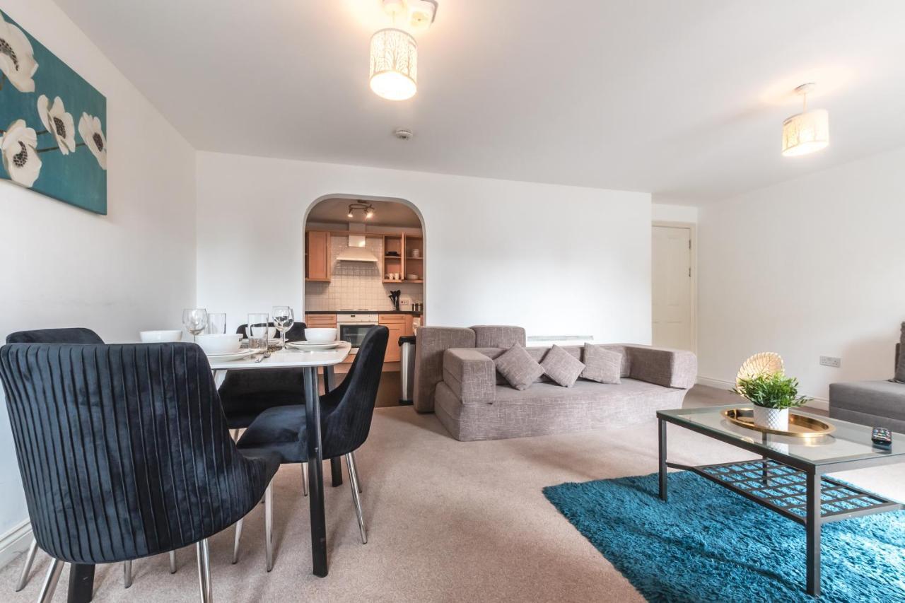 Spacious Comfort Haven: 2-Bed Smart Stay with Free Parking Southampton Exterior photo